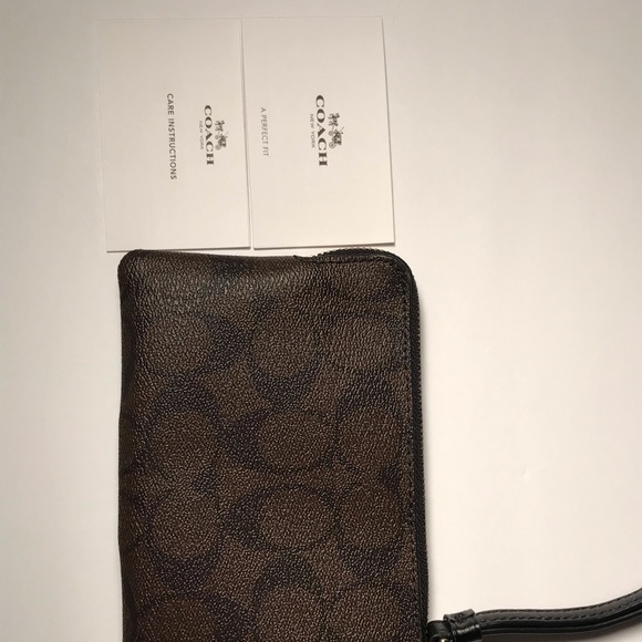 Small coach hand purse - Picture 3 of 6